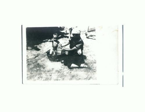 F FOTO-22 -Copil la scaldat -iulie 1922 F FOTO-22 -Copil la scaldat -iulie 1922