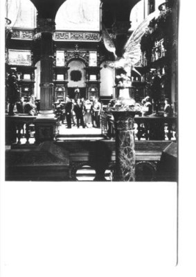 CP43-27-Sinaia-Muzeul Peles-Vizitatori in holul de onoare-RPR foto