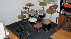 PRET IMBATABIL.....set tobe+cinele+stative...... foto