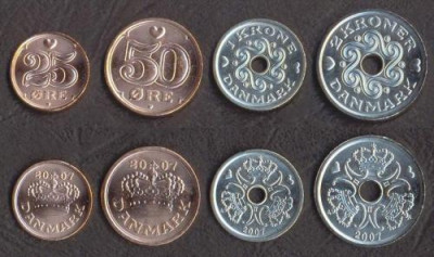 DANEMARCA █ SET DE MONEDE █ 25, 50 Ore, 1, 2 Kroner █ 2007 █ UNC foto