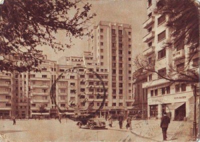 Bucuresti,bulevard cu masini de epoca, circulat 1940 foto