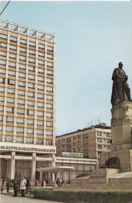 Iasi - Hotel Unirea , Statuia Cuza foto