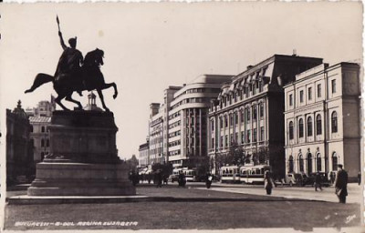 Bucuresti-Bulevardul Regina Elisabeta,statuia Mihai Viteazul, tramvai foto