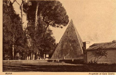 Roma, piramida lui Caius Cestio foto