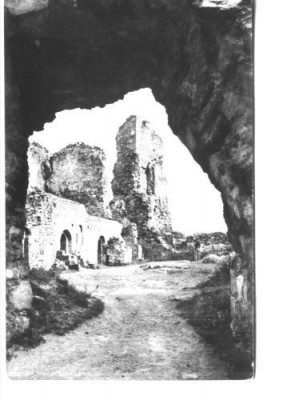 CP49-23-Targu Neamt-Ruinele cetatii Neamtului(sec.XV)-RPR foto