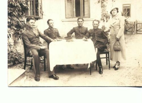 Foto 21-Grup de ofiteri si o doamna- 10 maiu 1934