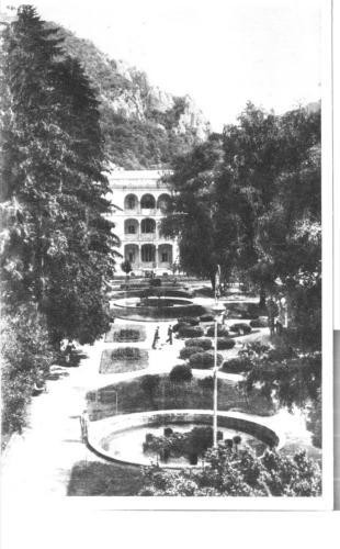 carte postala 16 - Baile Herculane- In parc-RPR