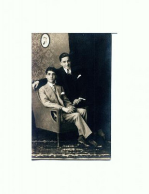 J FOTO-18 Doi tineri in studio -scrisa si datata 20 III 1925 foto