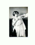 E FOTO 28 -Tanara cu porumbel -circulata -antebelica-1907 ?