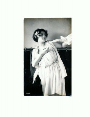 E FOTO 28 -Tanara cu porumbel -circulata -antebelica-1907 ? foto