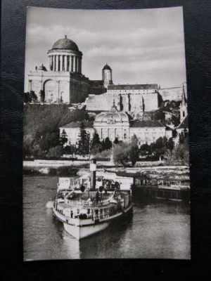 Esztergom (Ungaria)-Dunare, port, nava, vas, biserica foto