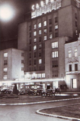 R2952 Brasov Hotel Carpati circulat 1965 masini epoca foto