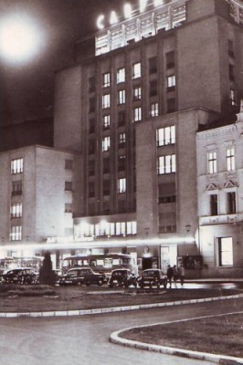 R2952 Brasov Hotel Carpati circulat 1965 masini epoca foto