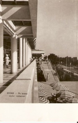 R3872 RPR Eforie, Pe terasa noului restaurant,circulat 1958 foto