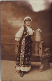 B514 Port Popular Femeie cu vasul de lapte necirculat