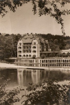 YR04675 romania sibiu ocna sibiului statiune pavilionul central al bailor RPR foto