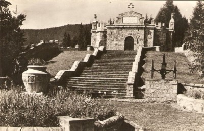 R5678 SOVEJA Mausoleul eroilor NECIRCULAT foto