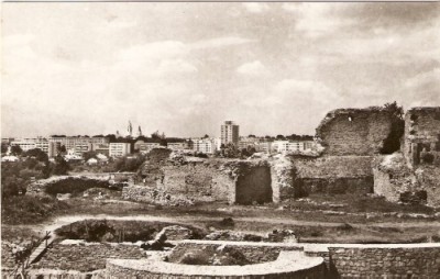 R5684 SUCEAVA Ruinele cetatii CIRCULAT foto