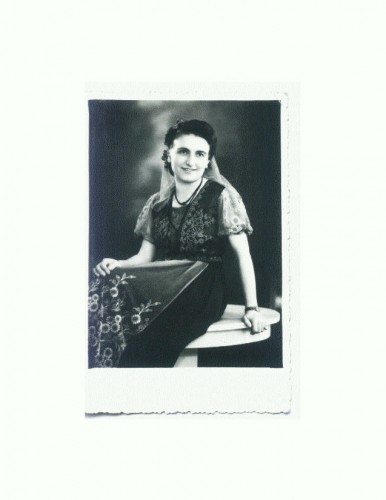 L FOTO 22 Doamna in studio de epoca -antebelica -necirc. L FOTO 22 Doamna in studio de epoca -antebelica -necirc.