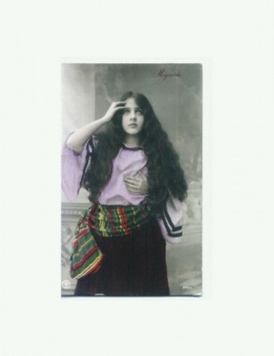 L FOTO 32 Tanara draguta in studio de epoca-scrisa, necirculata foto