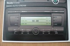 RADIO CD PLAYER ORIGINAL SKODA OCTAVIA 2 STREAM CD foto
