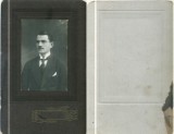 FOTO CABINET 22 Barbat in tinuta de epoca
