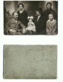 FOTO CABINET 46 Familie in tinuta de epoca, in studio