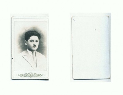 FOTO CABINET 84 Barbat in tinuta de epoca foto