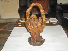 Cos din lemn sculptat foto