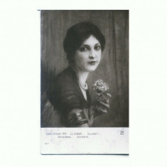 P FOTO 77 Tanara cu trandafir -Salon de iarna 1914-necirculata