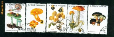 S.TOME SI PRINCIPE - SERIE STAMPILATA CIUPERCI - A 14 foto