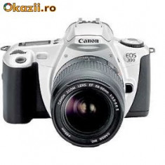 Canon EOS 300 nou, cu obiectivul EF28-80 mm foto