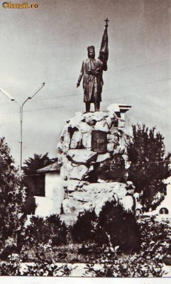 S 4094 Targu -Jiu Monumentul lui T.Vladimirescu necirculata foto