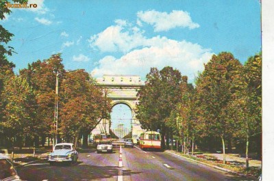 S 5838 Bucuresti Arcul de Triumf circulata foto