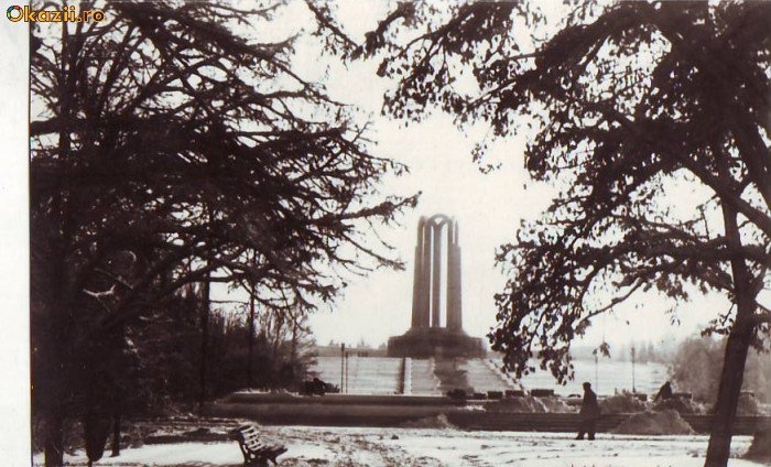 S 5888 Bucuresti Monumentul eroilor circulata