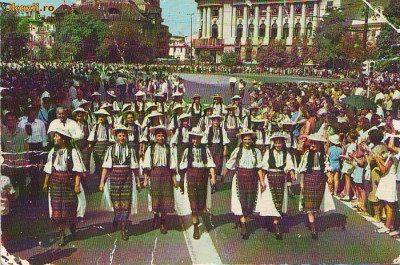 S5994 BUCURESTI Parada de costume populare 1973 foto