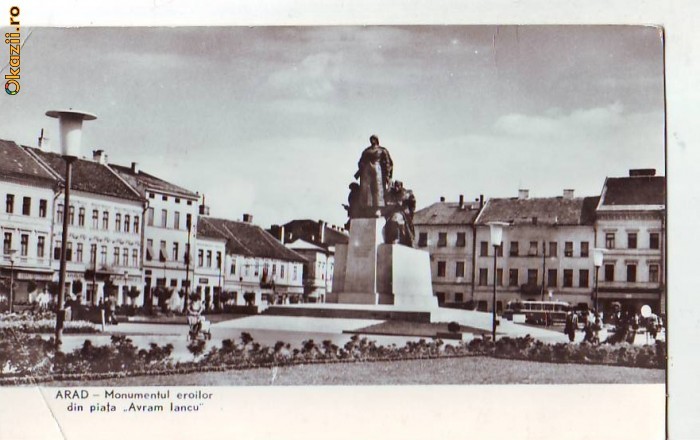 R 7154 ARAD- Piata Avram Iancu- Monumentul Eroilor CIRCULATA R 7154 ARAD- Piata Avram Iancu- Monumentul Eroilor CIRCULATA