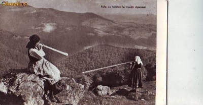 R 7171 MUNTII APUSENI- Fete cu tulnice in munti CIRCULATA foto
