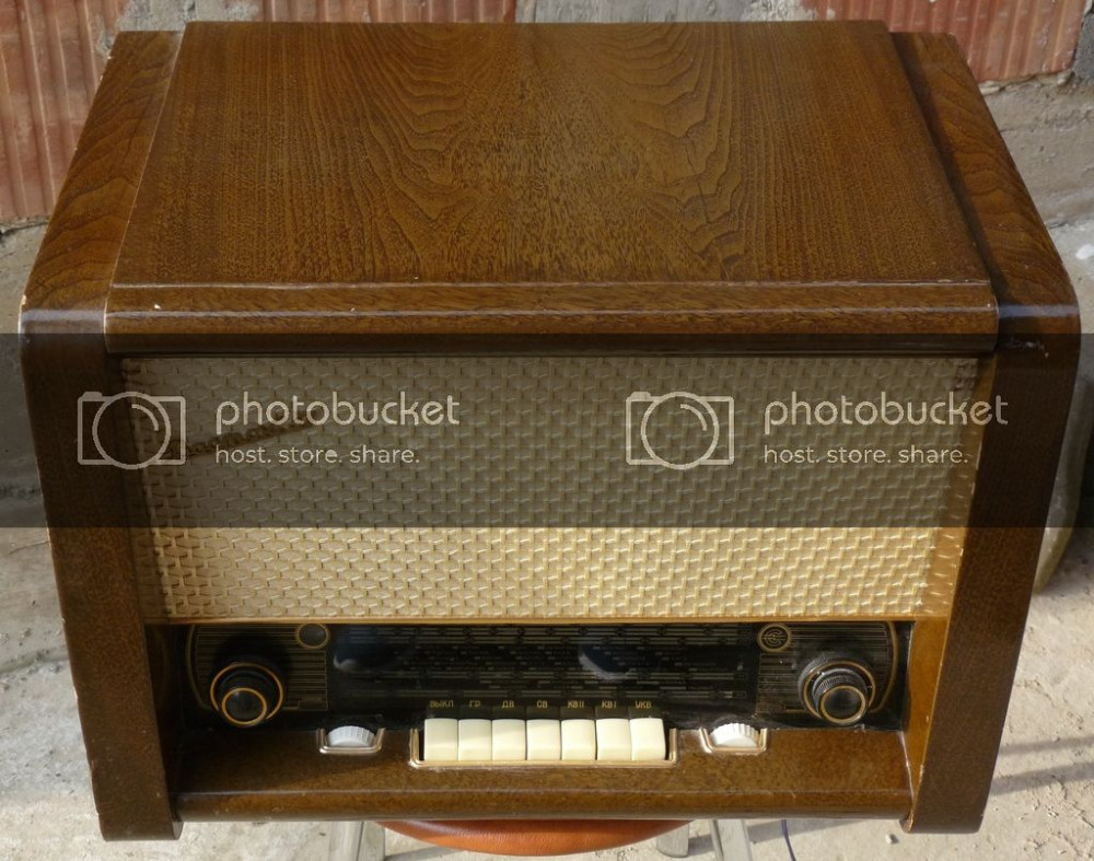 Aparat radio cu pick -up si lampi , vechi , rusesc , stare excelenta  ,functional | arhiva Okazii.ro