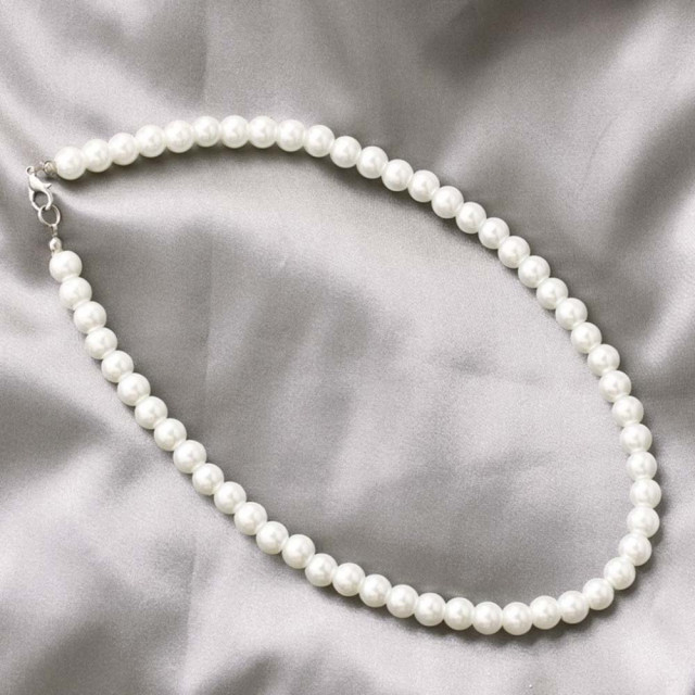 Colier de dama scurt la baza gatului cu perle mici albe, acrilice, clasic,  Pufo | arhiva Okazii.ro