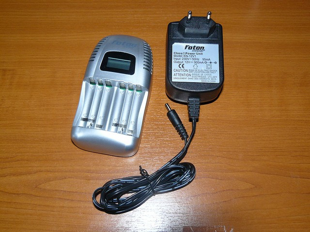 Incarcator baterii ultraperformant Foton Expert FS 7974 | arhiva Okazii.ro