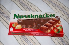 Nussknacker ciocolata Germana cu arahide. foto