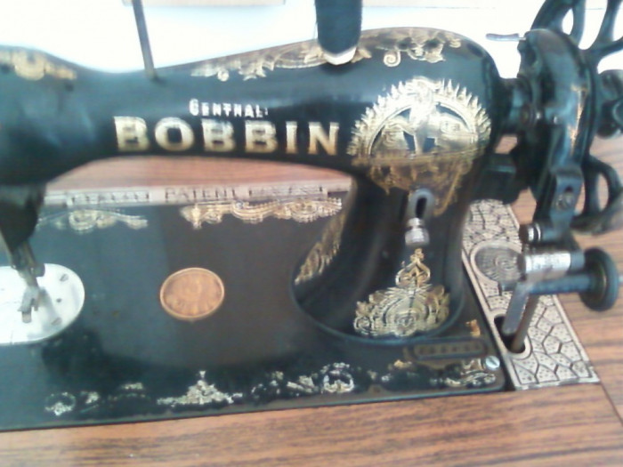 Vand masina de cusut marca BOBBIN,an fabricatie 1852,stare foarte buna si functionala,seria: 156269.Pret:4800 negDoar oferte serioase
