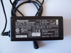 INCARCATOR PANASONIC RFEA213W 100-240V ,12 V - 1,5A foto