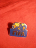 Insigna Fotbal FIFA cu buton