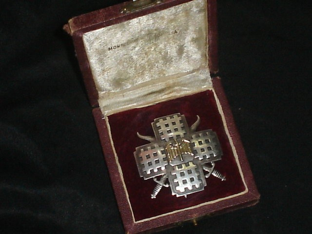 Insigna Ordin Mare Cruce placheta legionara Garda de fier ROMANIA argint cu  aur in cutie. | arhiva Okazii.ro