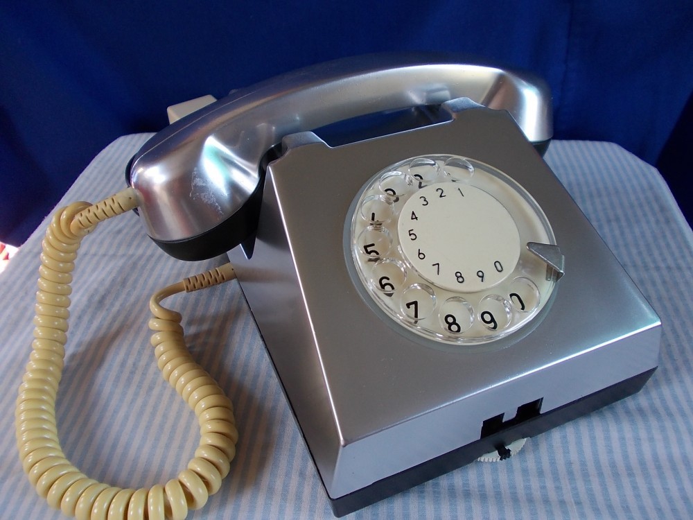 TELEFON CU DISC UEM MODEL EM-72 | arhiva Okazii.ro