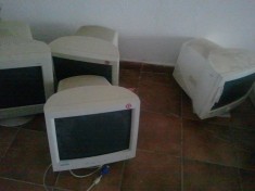 VAND MONITOARE CRT IEFTINE foto
