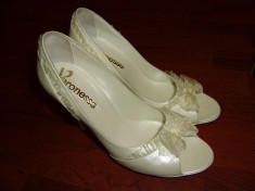 Pantofi de Mireasa Marca Veronesse / Model Deosebit / Fabricati Manual / Culoare ivory impecabili foto