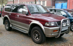 Mitsubishi Pajero Sport &amp;#039;&amp;#039;99 Dezmembrez 2.5 diesel manual foto